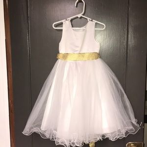 Little girl’s size 4 flower girl tutu dress